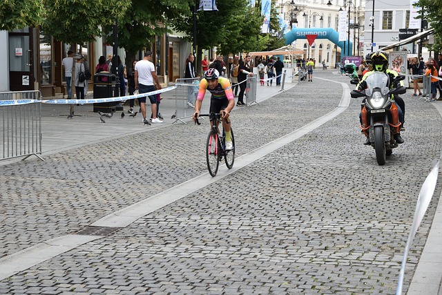 才让足球充 才让足球充